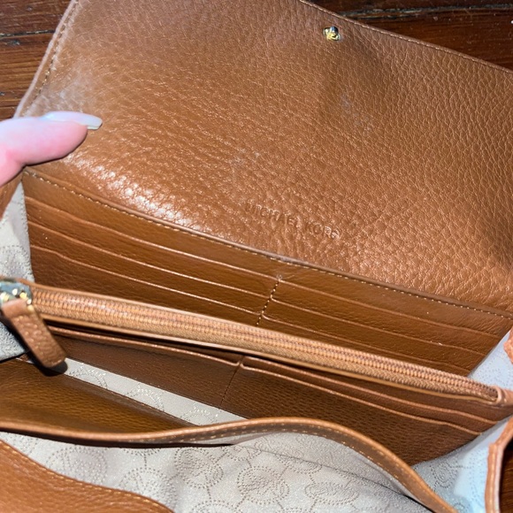 Michael Kors chestnut wallet w gold hardware (matching handbag in separate post) - Picture 3 of 3